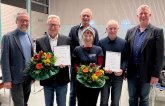 V. l. n. r: Bürgermeister Thorsten Siehr, Bürgerpreisträger Roland Reinheimer und das Team des Repair-Café Mainspitze mit Jürgen Schaffner-Möller, Rita Tillinger und Rainer Sponsel, sowie Torsten Reinheimer, Vorsitzender der Stadtverordnetenversammlung. 