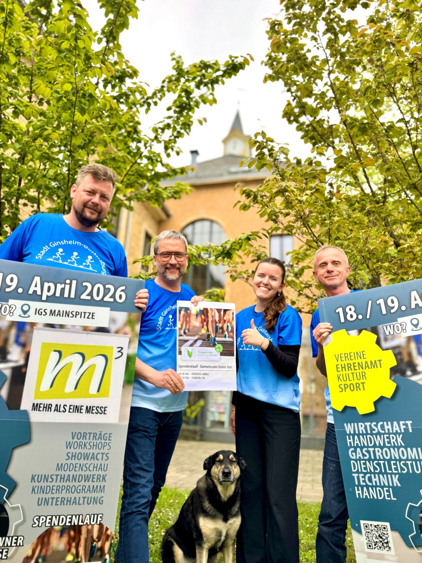 Bürgermeister Thorsten Siehr und Mitarbeiter*innen aus dem Rathaus bewerben den Spendenlauf im Rahmen der Messe m³ Bürgermeister Thorsten Siehr und Mitarbeiter*innen aus dem Rathaus bewerben den Spendenlauf im Rahmen der Messe m³