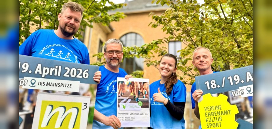 Bürgermeister Thorsten Siehr und Mitarbeiter*innen aus dem Rathaus bewerben den Spendenlauf im Rahmen der Messe m³ Bürgermeister Thorsten Siehr und Mitarbeiter*innen aus dem Rathaus bewerben den Spendenlauf im Rahmen der Messe m³