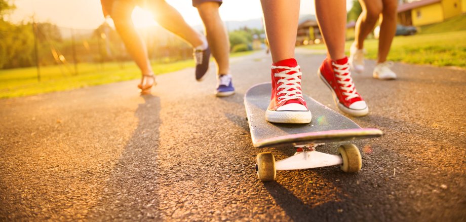 Closeup,Of,Legs,And,Sneakers,Of,Young,People,On,Skateboard Closeup,Of,Legs,And,Sneakers,Of,Young,People,On,Skateboard