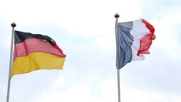 Flaggen von Deutschland und Frankreich Flaggen von Deutschland und Frankreich