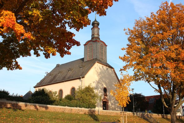 Evangelische Kirche Ginsheim - Herbst Ev. Kirche Ginsheim