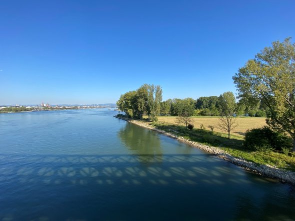 Mainspitze Gustavsburg - Rhein in Richtung Mainz Mainspitze Gustavsburg