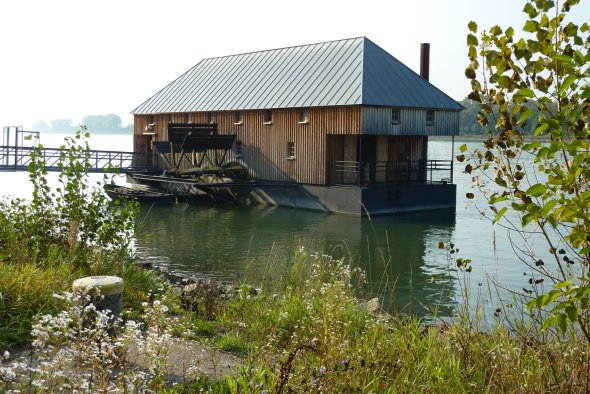 Rekonstruktion einer historischen Rheinschiffsmühle Rekonstruktion einer historischen Rheinschiffsmühle