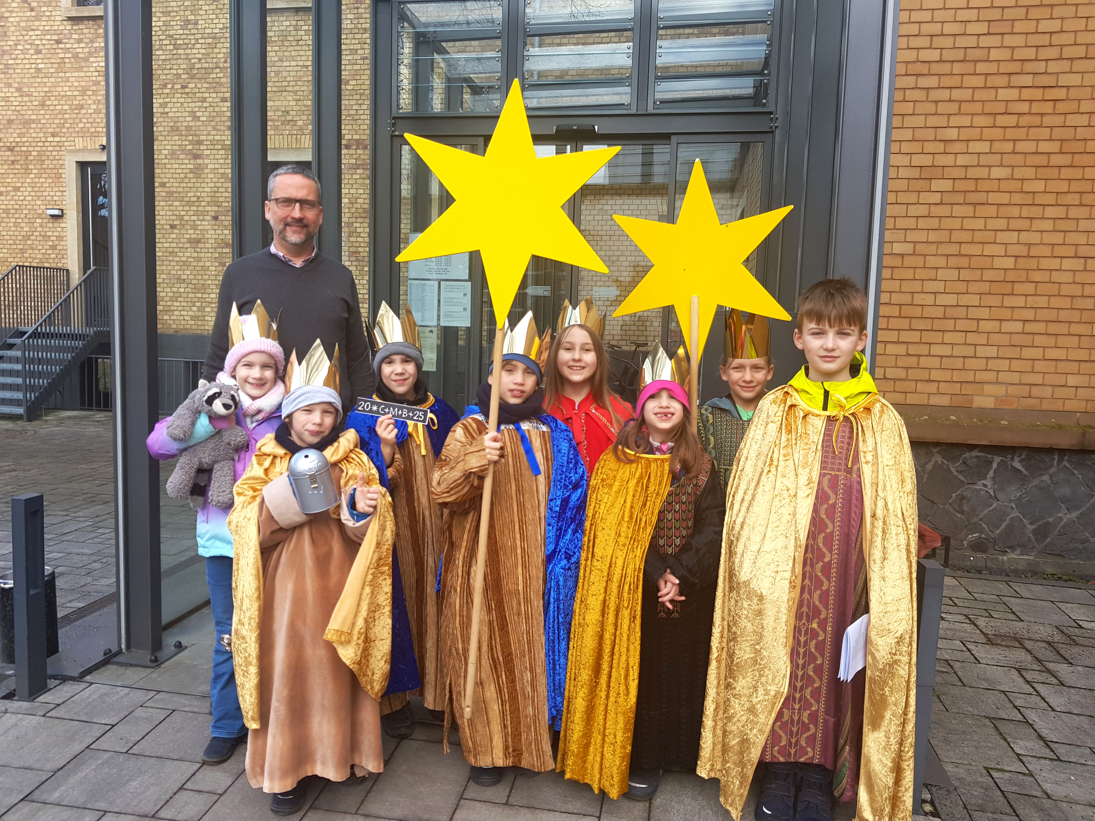 Sternsinger besuchten Bürgermeister im Rathaus