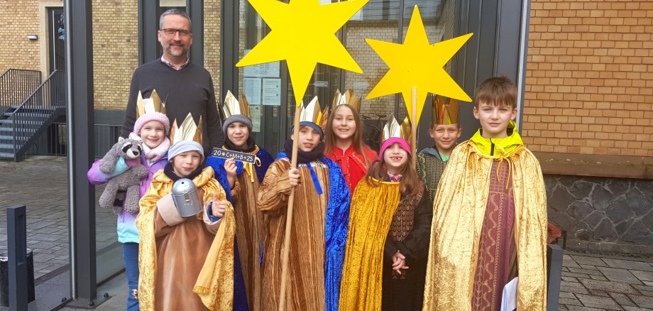 Bürgermeister empfängt Sternsinger Sternsinger besuchten Bürgermeister im Rathaus