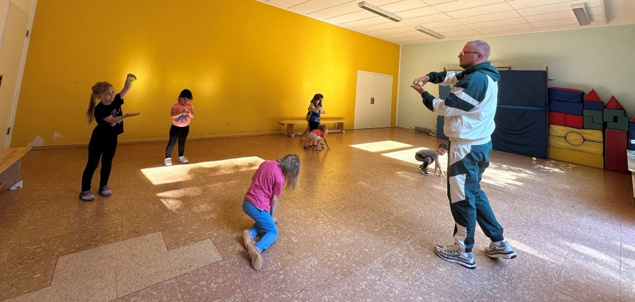 Ballschule mit Andreas Merz Ballschule mit Andreas Merz