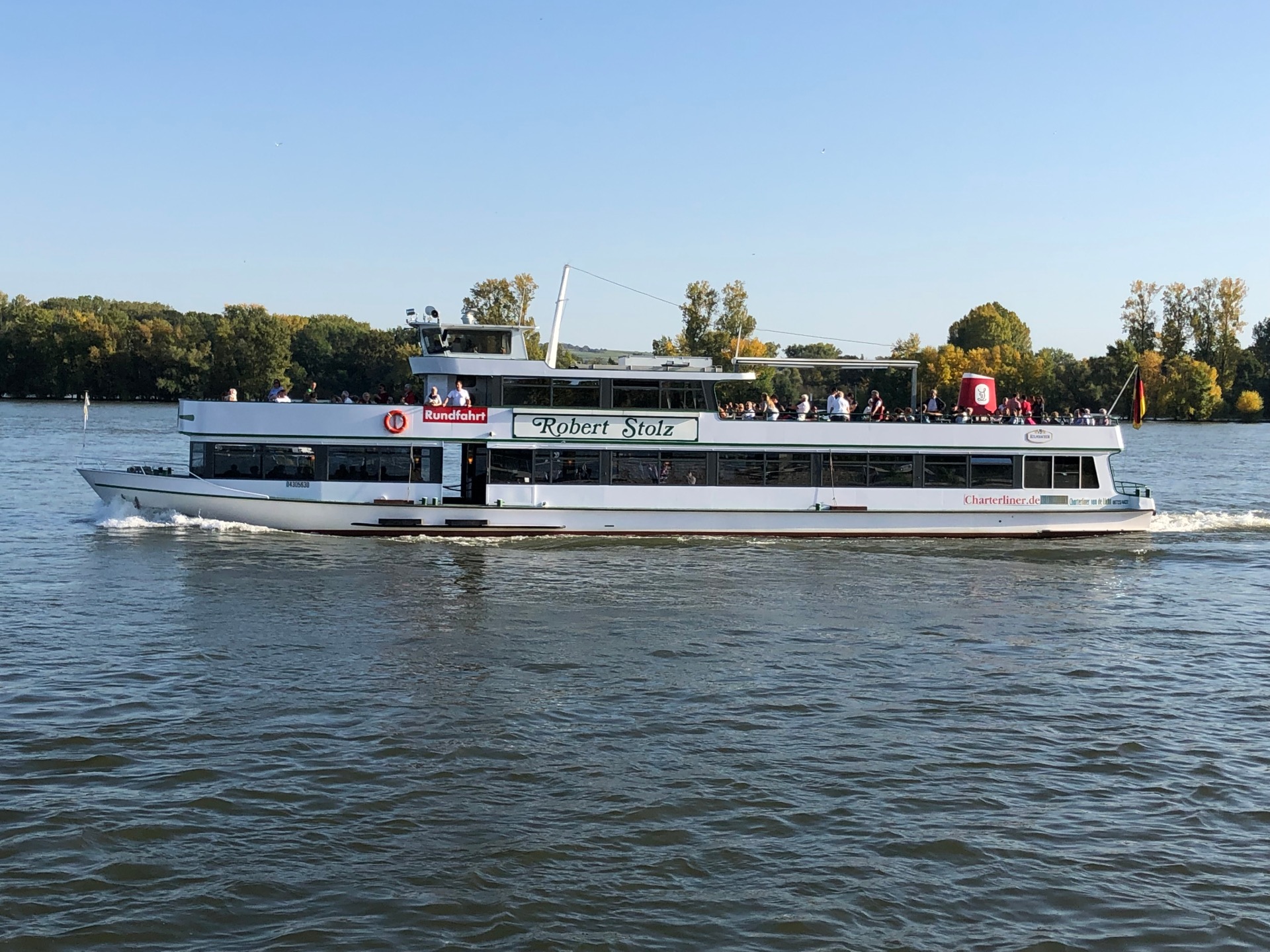 Schiff auf dem Rhein
