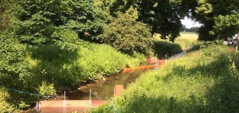 Beispiel einer Gewässersperre Beispiel einer Gewässersperre