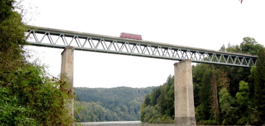 Eisenbahnbrücke in Bayern Eisenbahnbrücke in Bayern