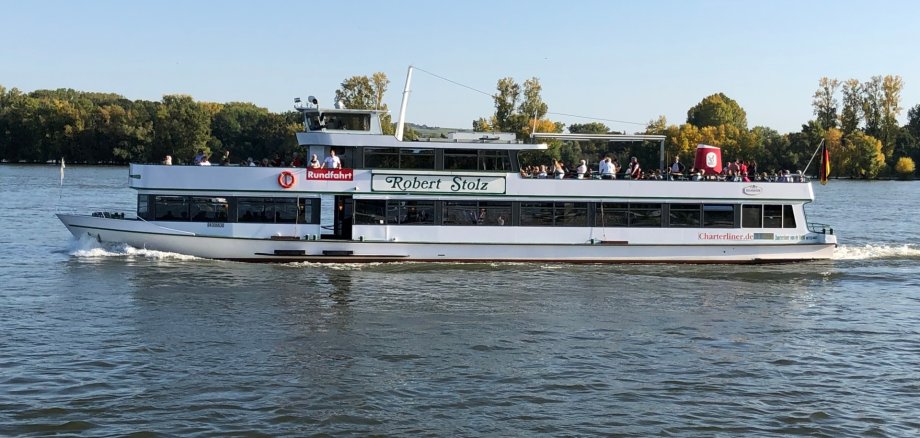 Schiff "Robert Stolz" Schiff auf dem Rhein