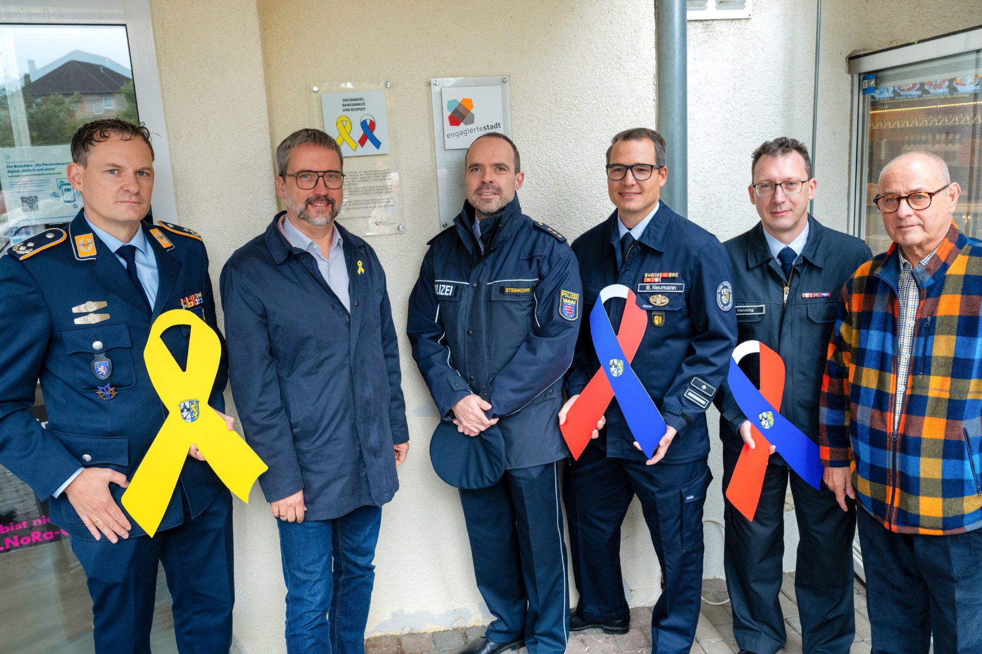 Enthüllung der Solidaritäts-Tafel Enthüllung der Solidaritäts-Tafel