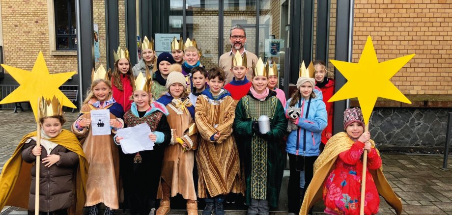 Sternsinger besuchen das Ginsheimer Rathaus