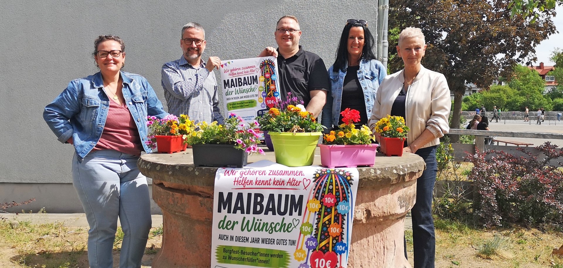 (v.l.n.r.): Bianca Bernhardt (Hospiz Mainspitze), Bürgermeister Thorsten Siehr, Oliver Schmitt (Seniorenbüro), Michaela Rüffert (Kinder- und Jugendbüro), Sabine Reich (Schulleiterin IGS Mainspitze)