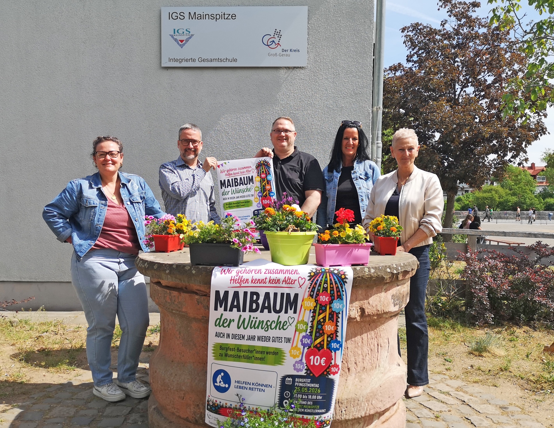 (v.l.n.r.): Bianca Bernhardt (Hospiz Mainspitze), Bürgermeister Thorsten Siehr, Oliver Schmitt (Seniorenbüro), Michaela Rüffert (Kinder- und Jugendbüro), Sabine Reich (Schulleiterin IGS Mainspitze)