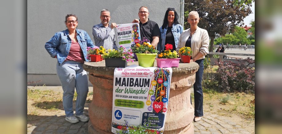 (v.l.n.r.): Bianca Bernhardt (Hospiz Mainspitze), Bürgermeister Thorsten Siehr, Oliver Schmitt (Seniorenbüro), Michaela Rüffert (Kinder- und Jugendbüro), Sabine Reich (Schulleiterin IGS Mainspitze)