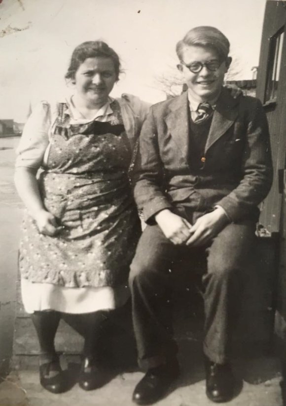 Glücklich, wieder zu Hause zu sein: März 1946 mit der Mutter 