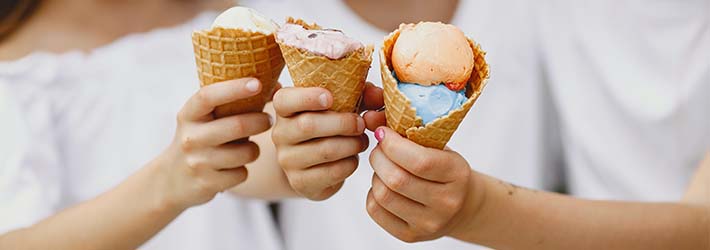 Eis geht immer: Kinder-Gartenkinder besuchten die Eisdiele in Bischofsheim