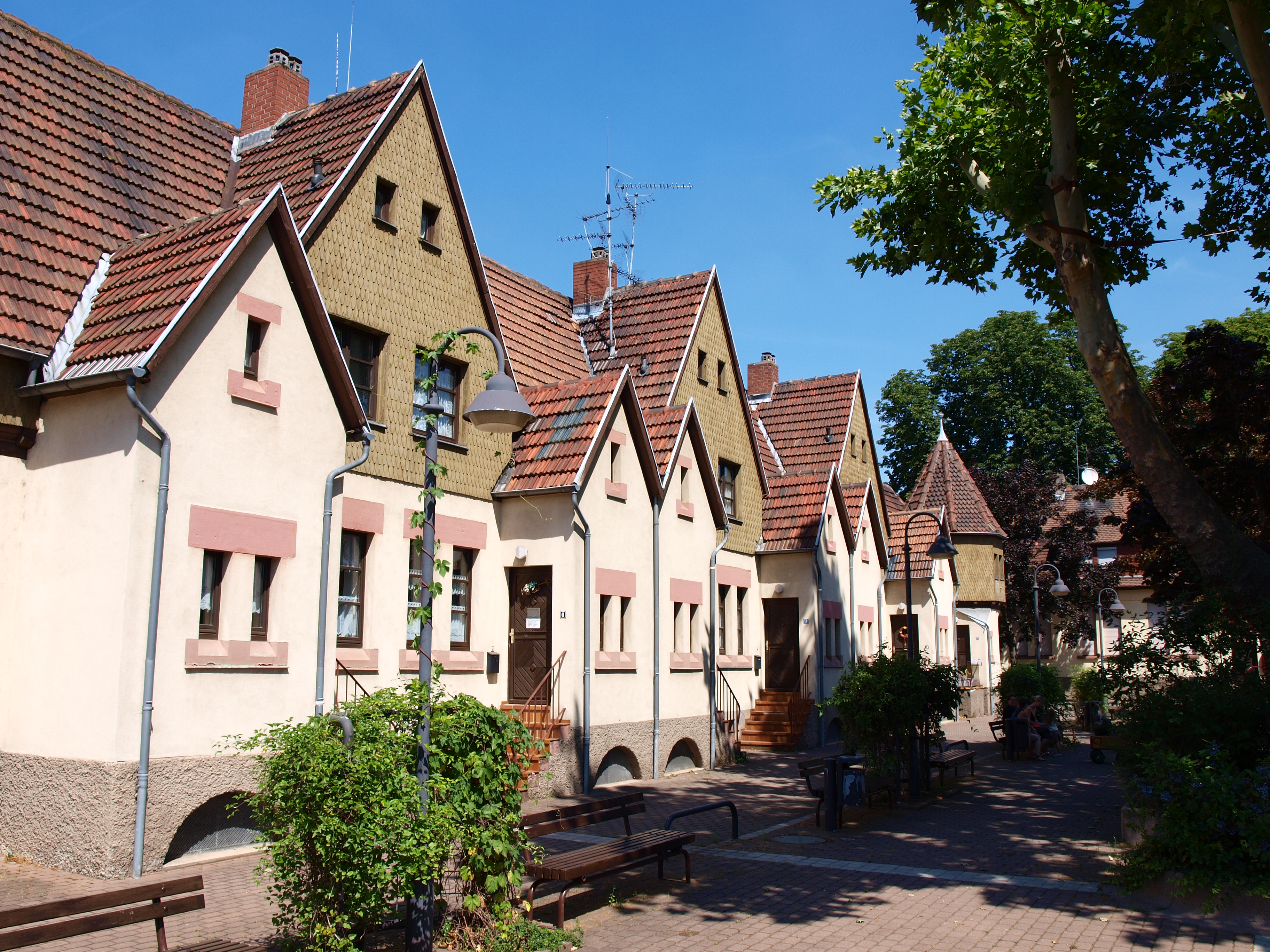 Denkmalgeschützte Arbeitersiedlung auf dem Cramer-Klett-Platz in Gustavsburg