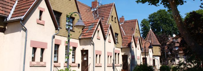 Denkmalgeschützte Arbeitersiedlung auf dem Cramer-Klett-Platz in Gustavsburg