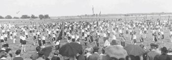 Freiübungen am Weltkindertag in Mainz-Ginsheim am 19. Juli 1931