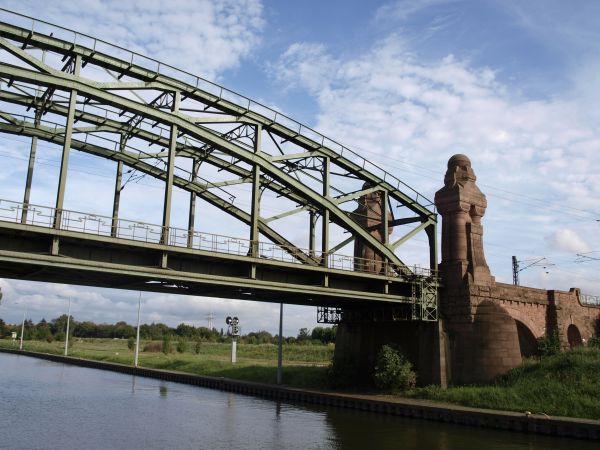 Railway bridge over the Main from Gustavsburg to Hochheim