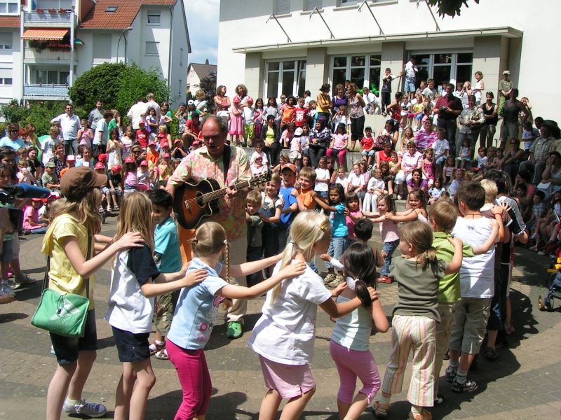 Kinderfest an der Buchhandlung in der Villa Herrmann