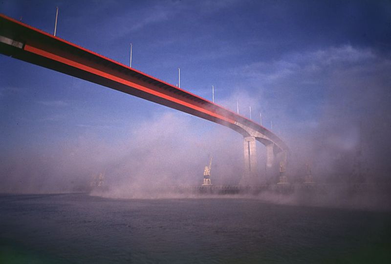 Die Brücke Cheviré verbindet Bouguenais und Nantes