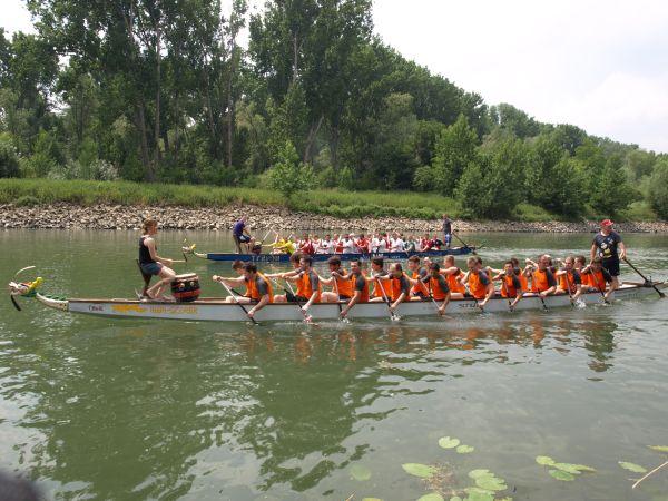 Drachenbootrennen auf dem Ginsheimer Altrhein