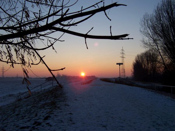 Sunset over the dike in Ginsheim